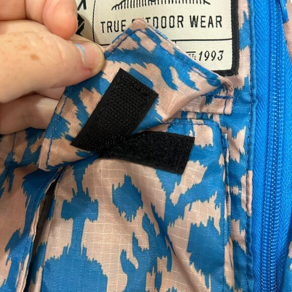 KAVU Sling Rope Bag Blue Zip Pockets Daypack Travel Backpack Aztec H20 Resistent - Picture 4 of 11